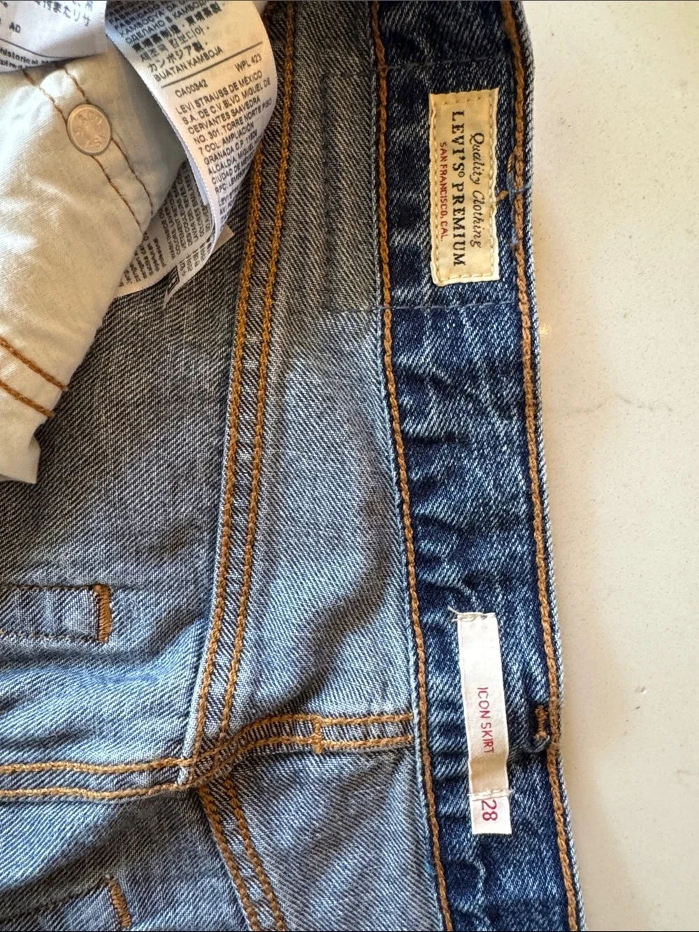 Levi’s  Icon Denim Button-Front Mini Skirt - Light Blue Wash 28